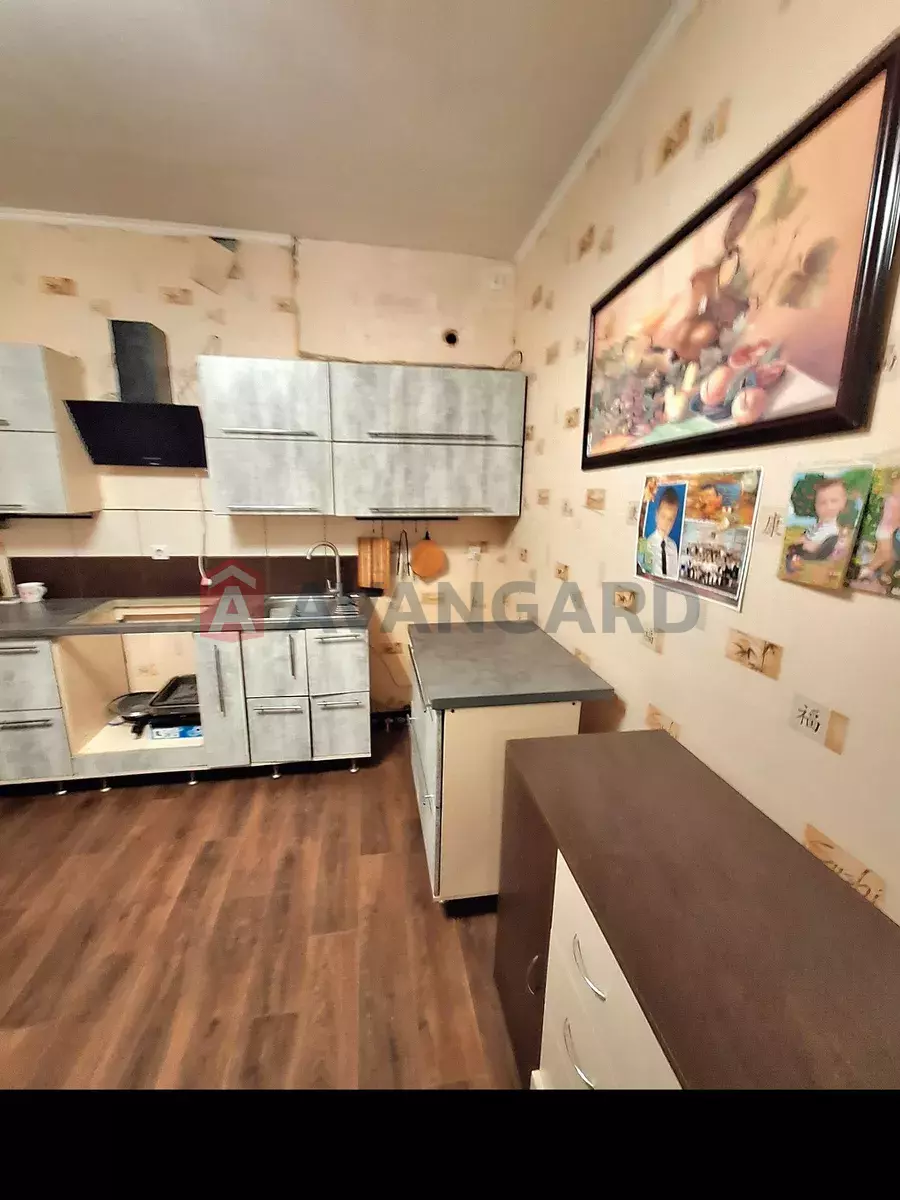 �������, 100 ��.�. ���� 18