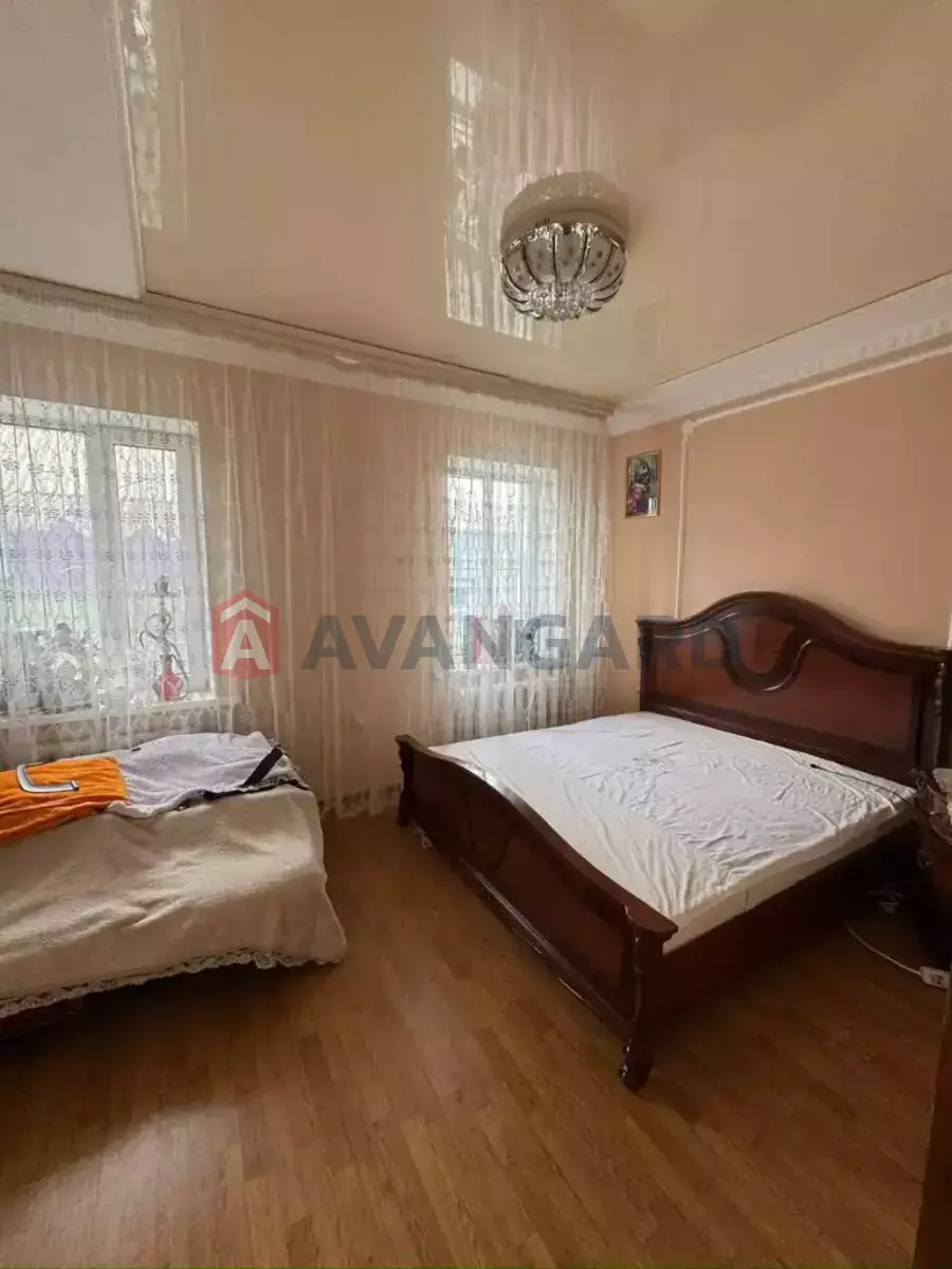 �������, 230 ��.�. ���� 8