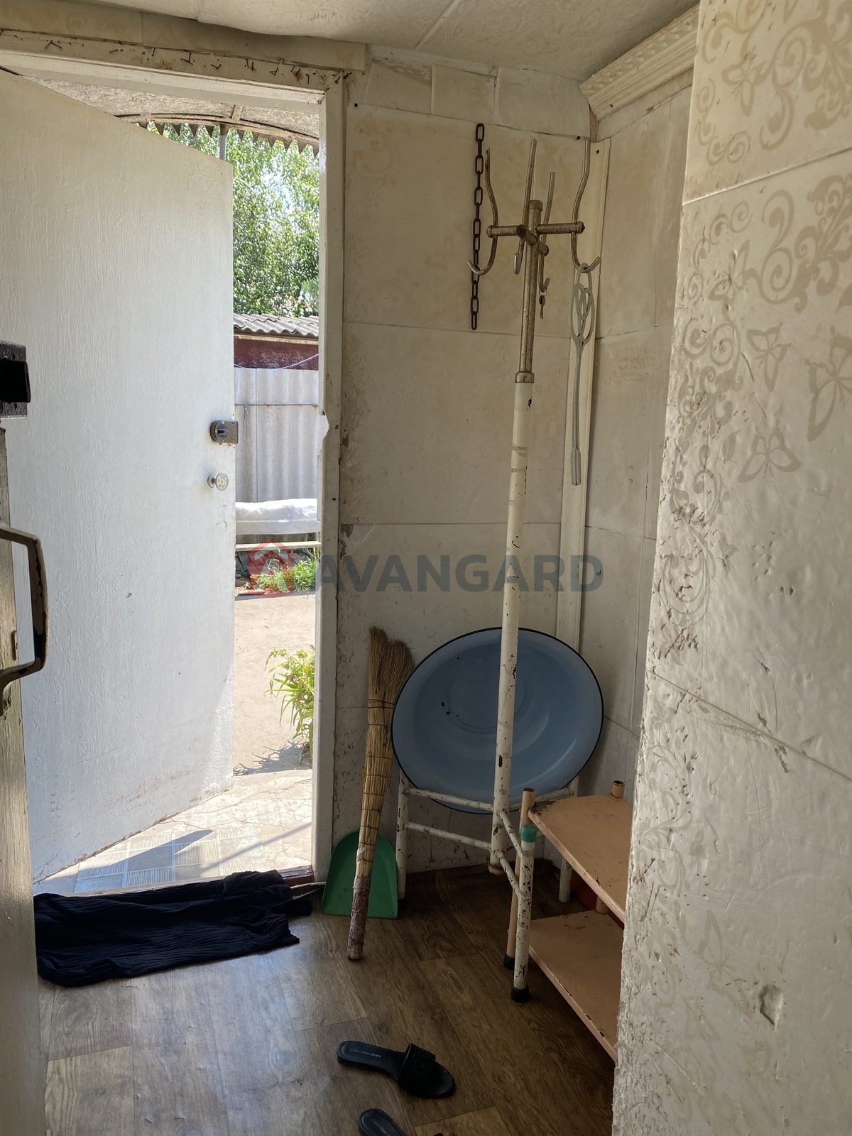 ������� �������, 44 ��.�. ���� 9