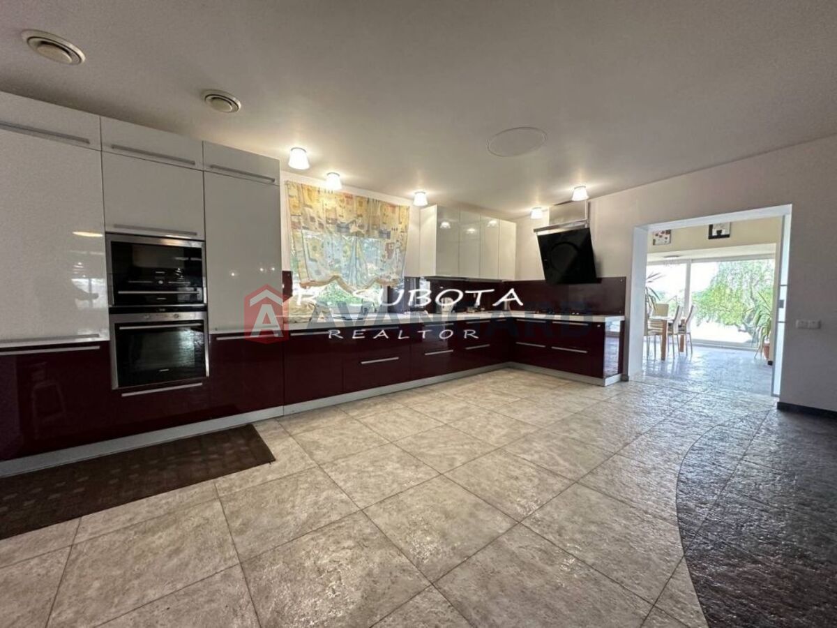 �������, 550 ��.�. ���� 3