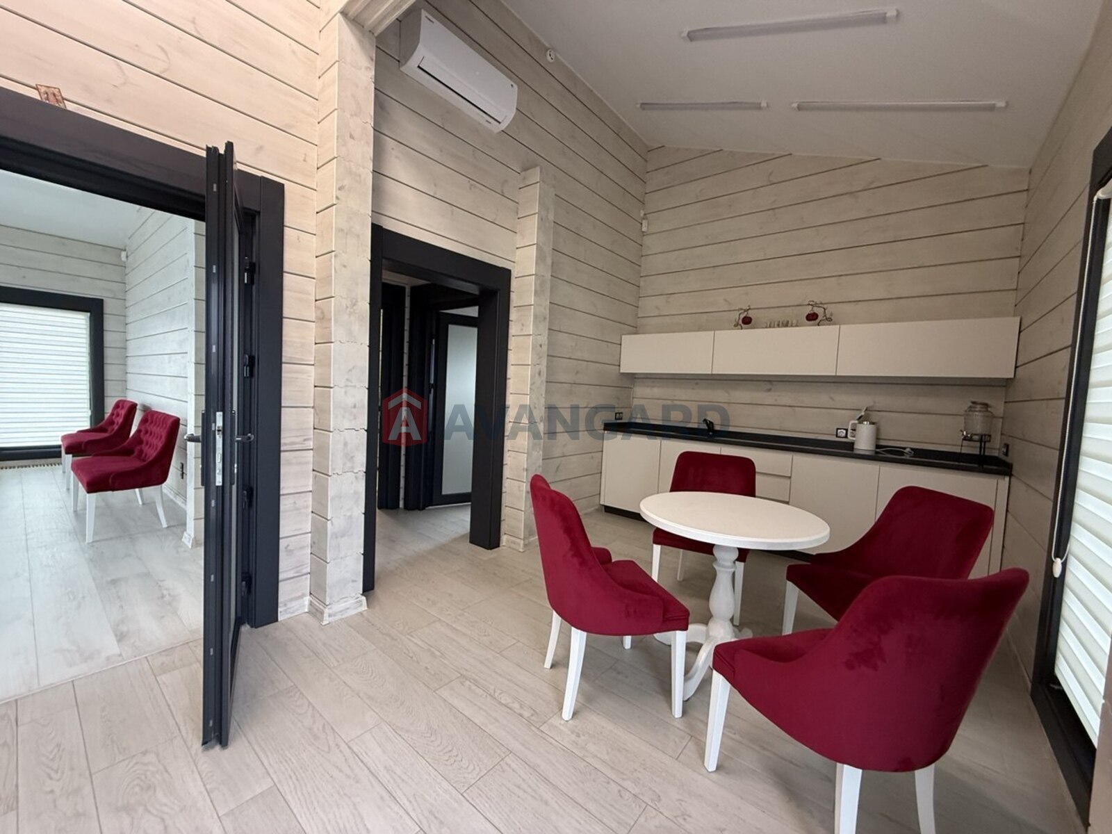 �������, 180 ��.�. ���� 12