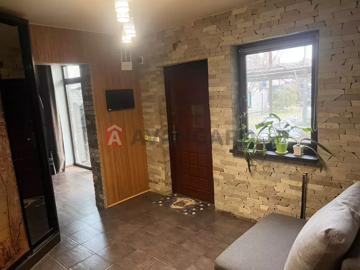 �������, 100 ��.�. ���� 3