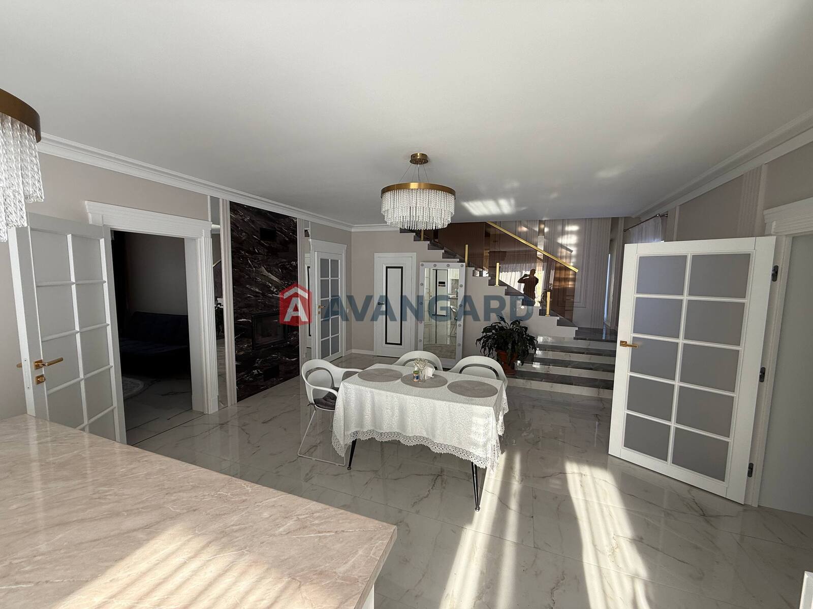 ���, 200 ��.�. ���� 9