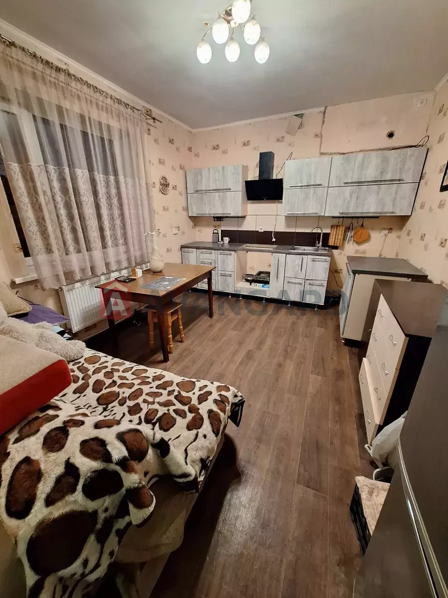 �������, 100 ��.�. ���� 11