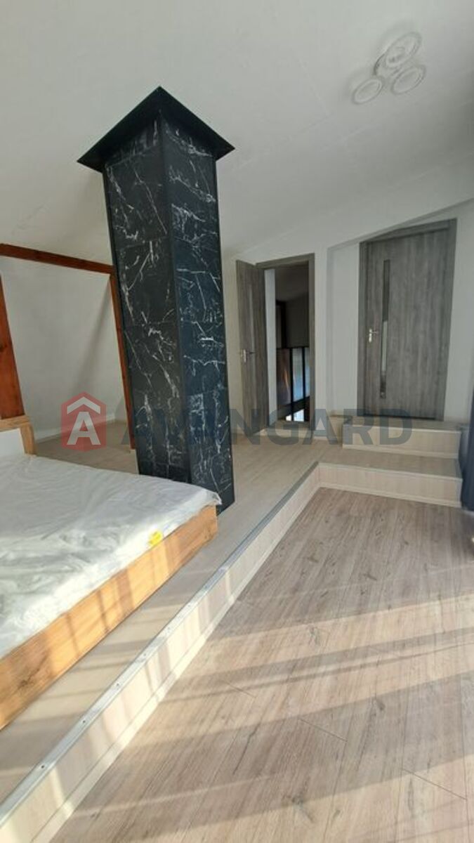 �������, 75 ��.�. ���� 12