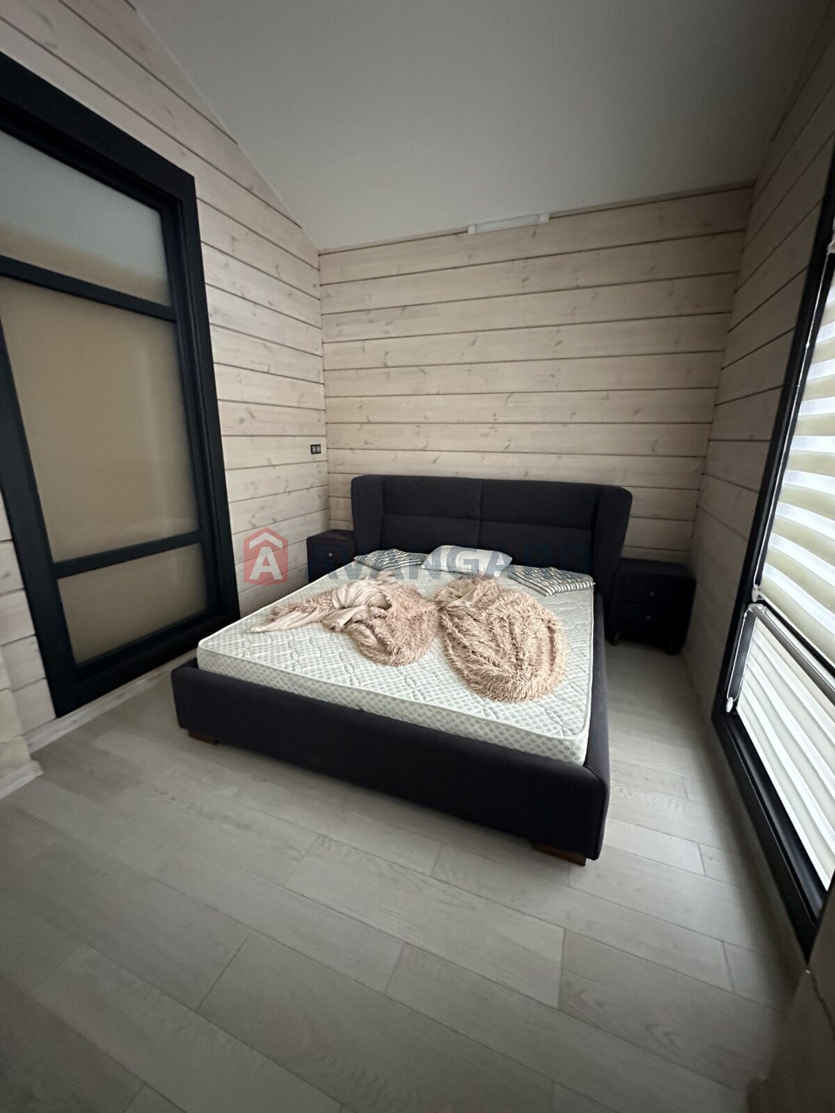 �������, 180 ��.�. ���� 14