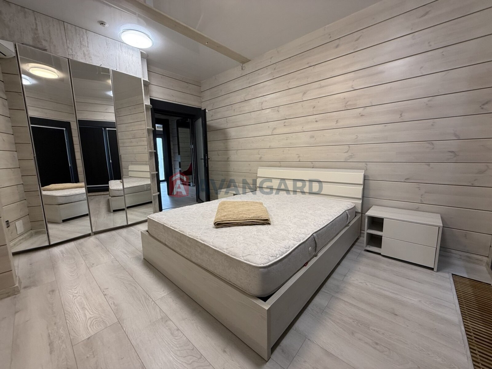 �������, 180 ��.�. ���� 18