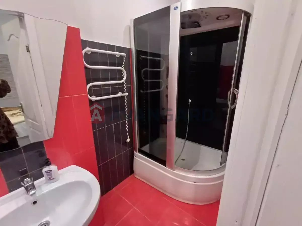 �������, 400 ��.�. ���� 9