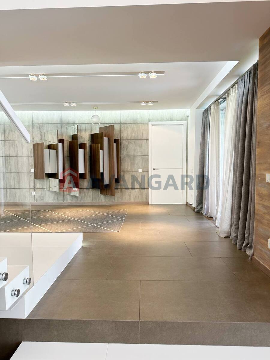 �������, 300 ��.�. ���� 16