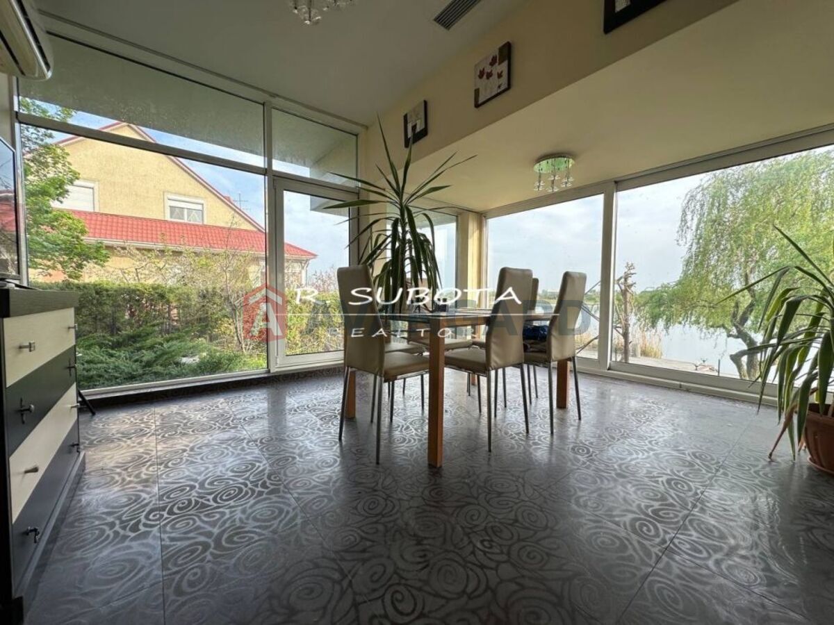 �������, 550 ��.�. ���� 18