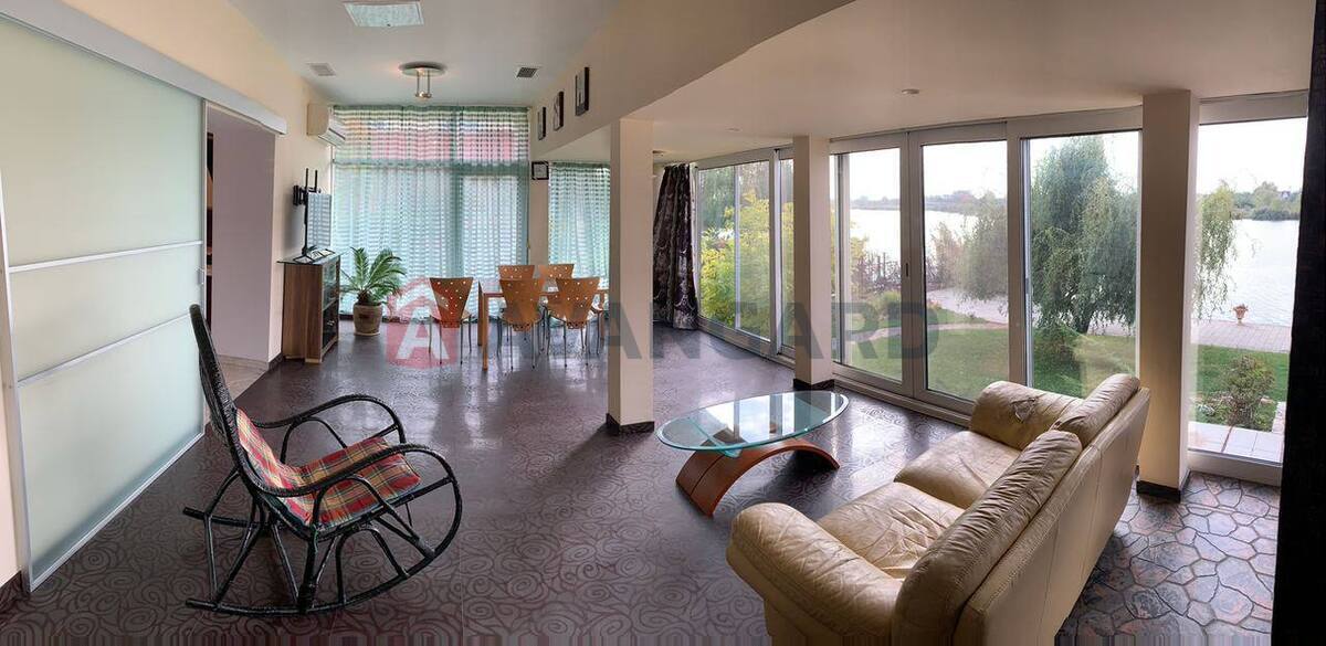 �������, 550 ��.�. ���� 4