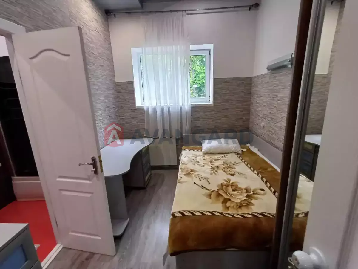 �������, 400 ��.�. ���� 8