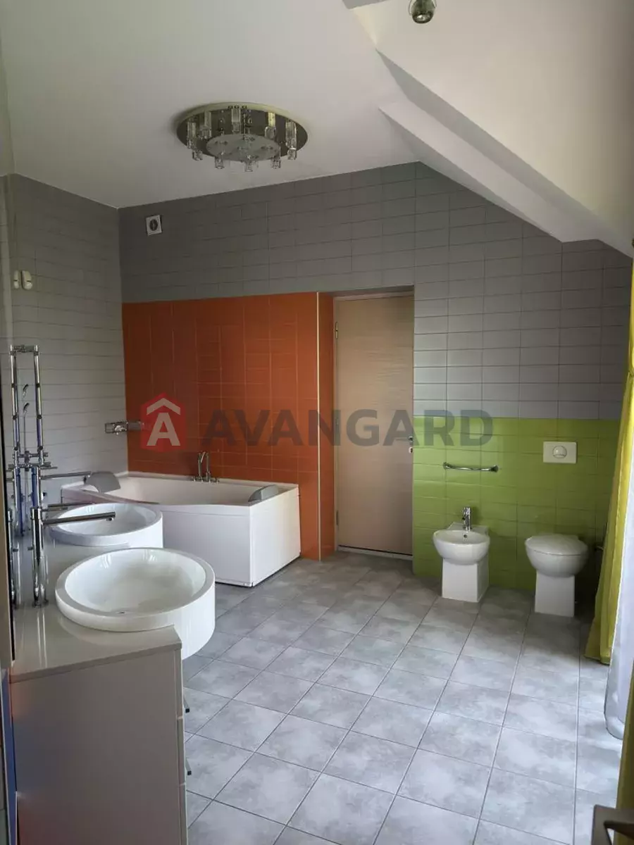 �������, 300 ��.�. ���� 9