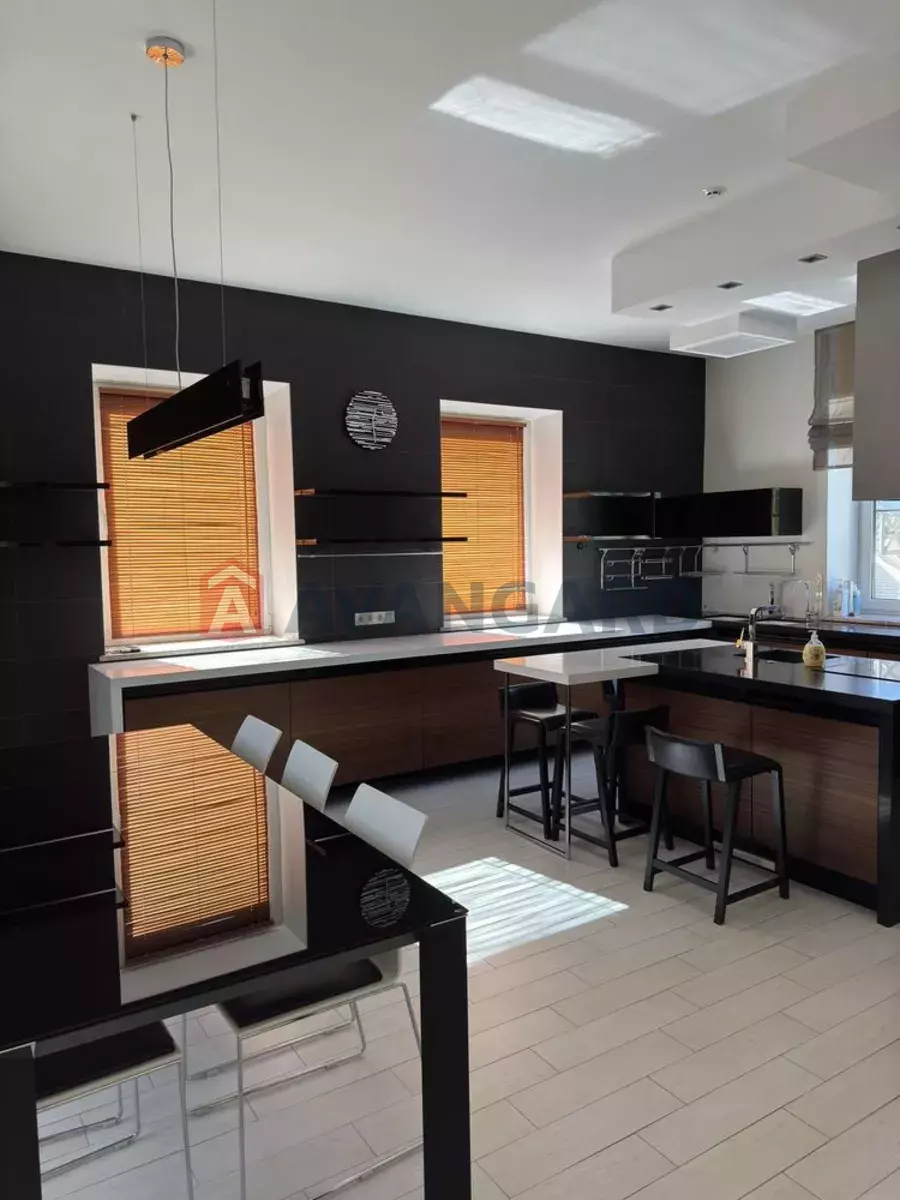 �������, 300 ��.�. ���� 13