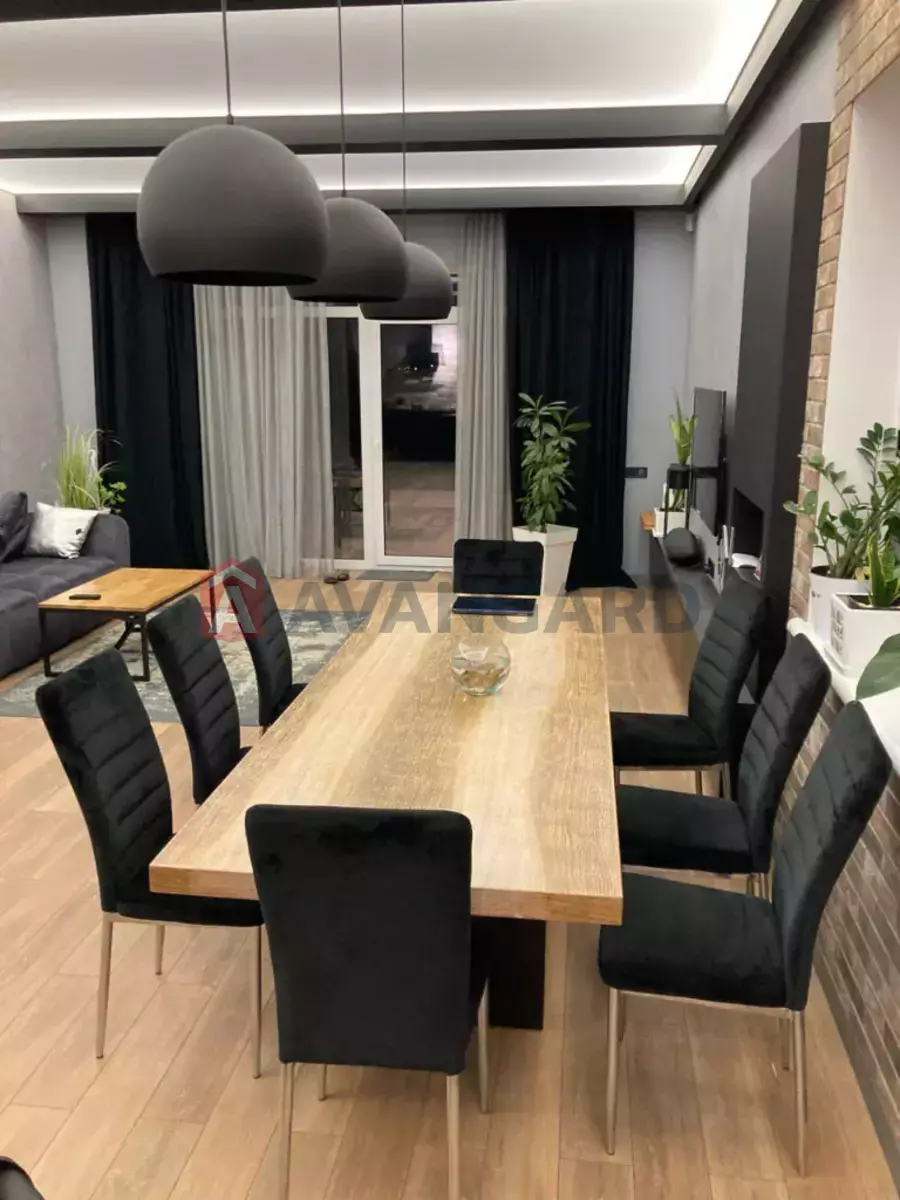 �������, 136 ��.�. ���� 8