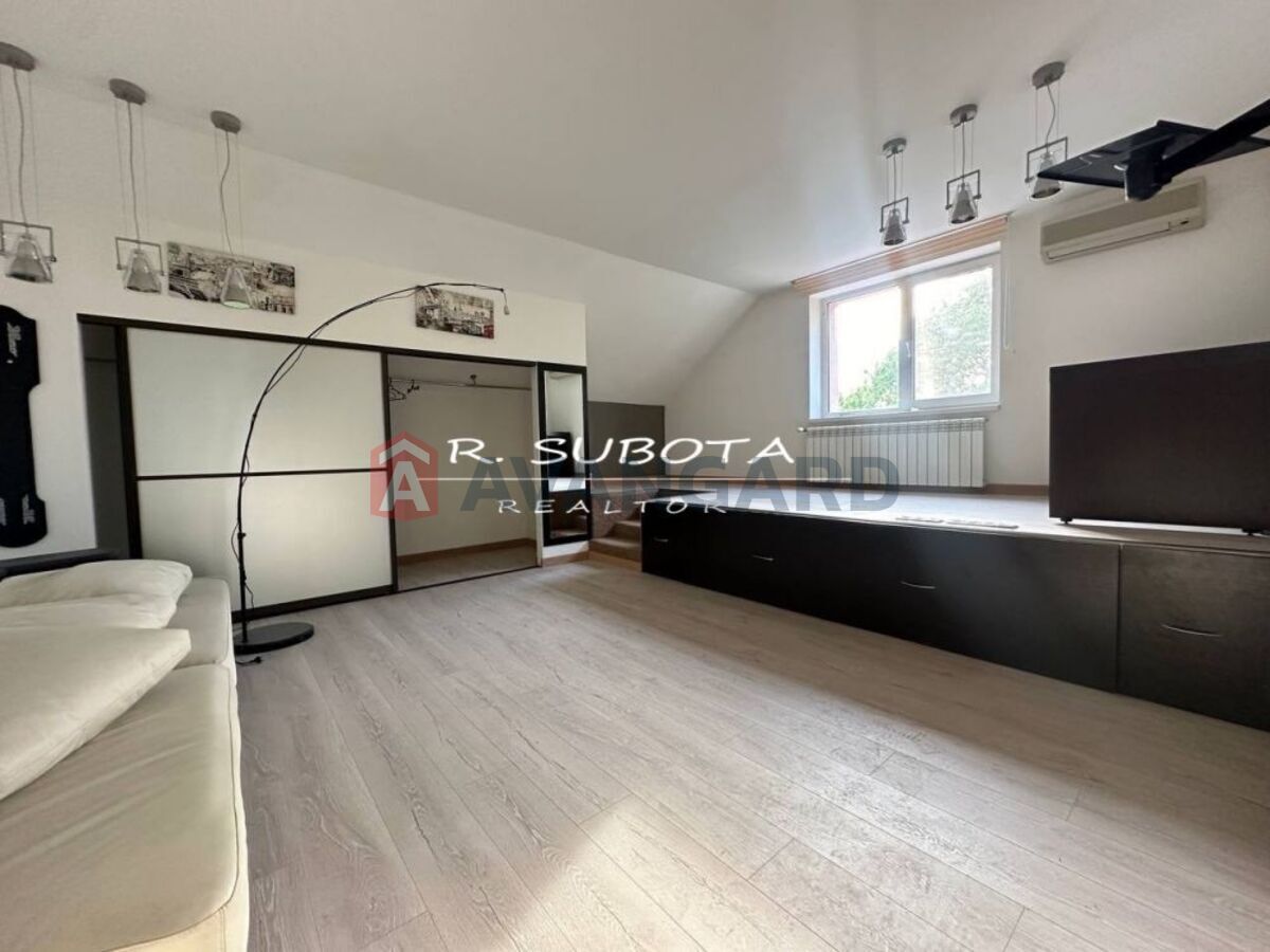 �������, 550 ��.�. ���� 16