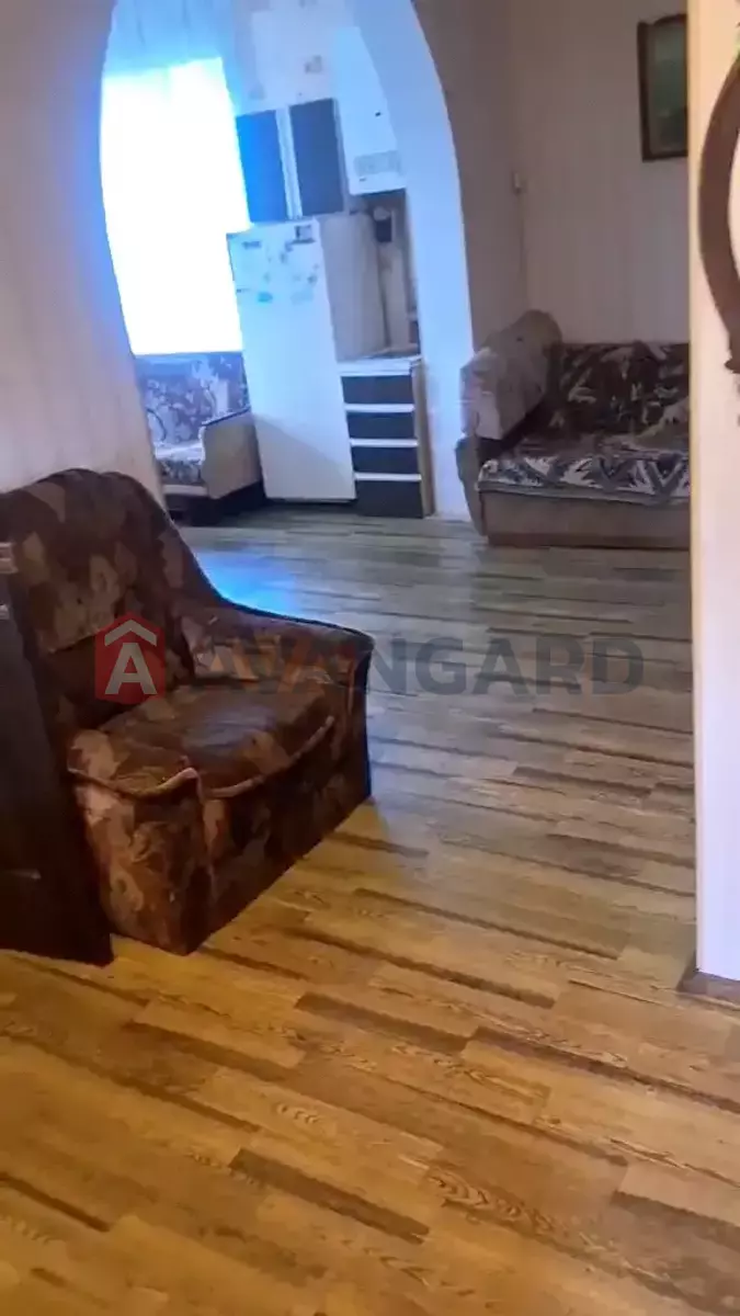 ���, 100 ��.�. ���� 21
