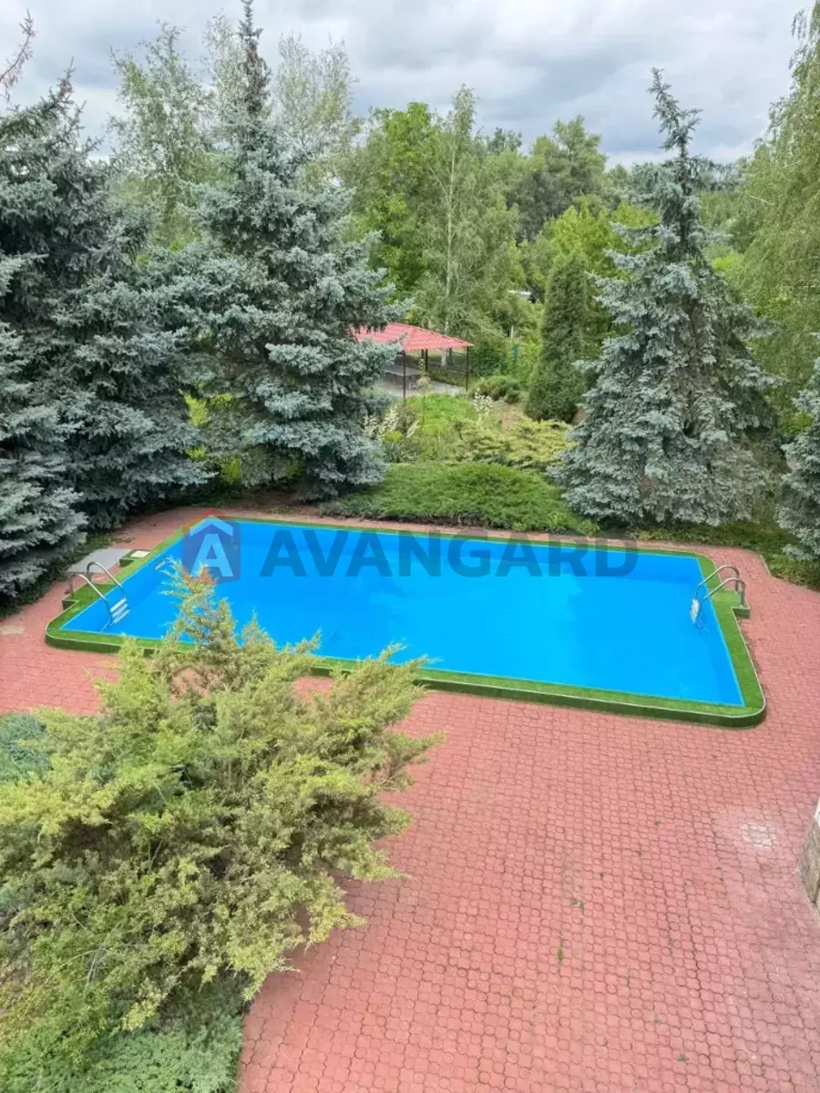 �������, 400 ��.�. ���� 9