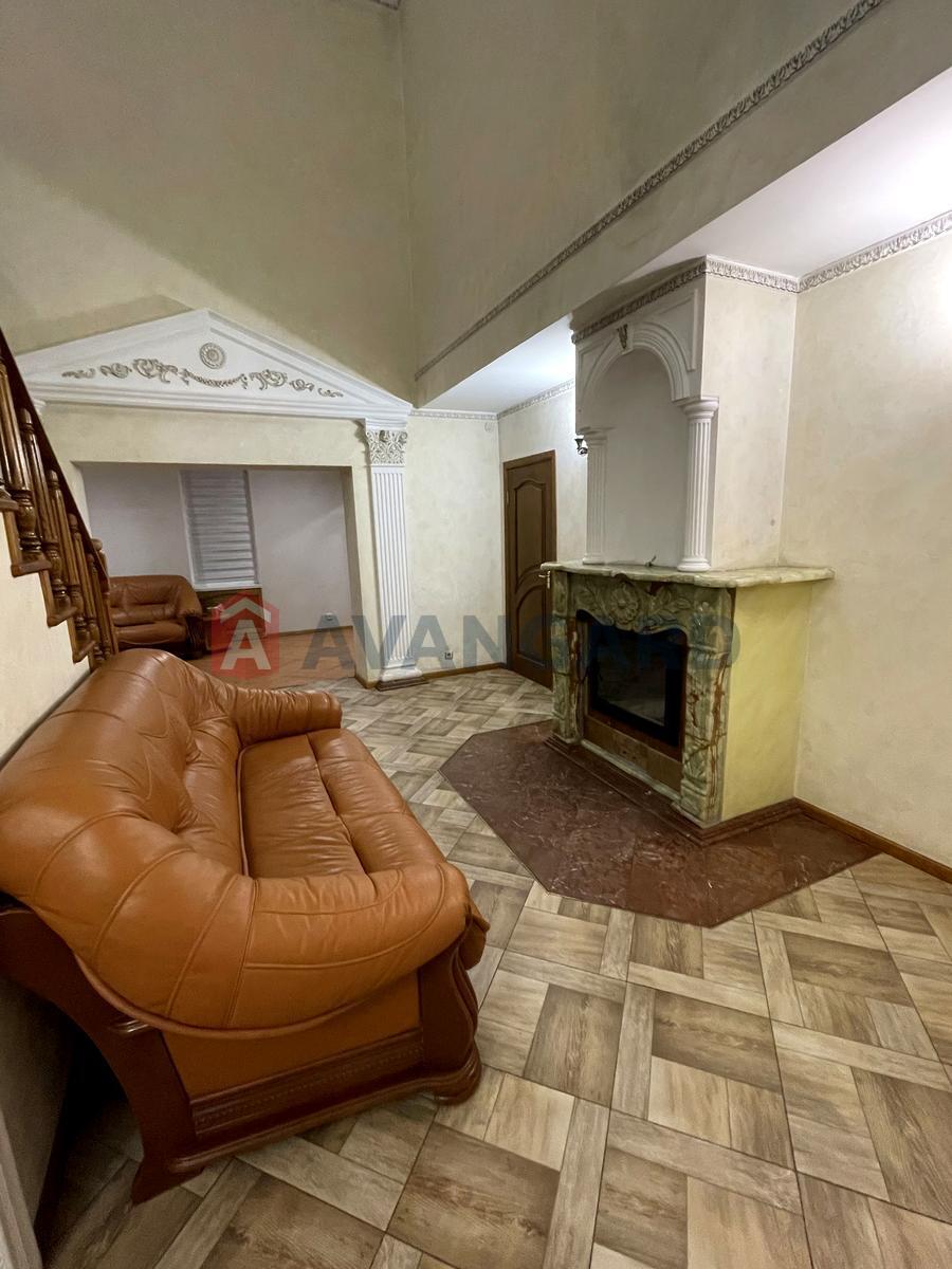 �������, 300 ��.�. ���� 4