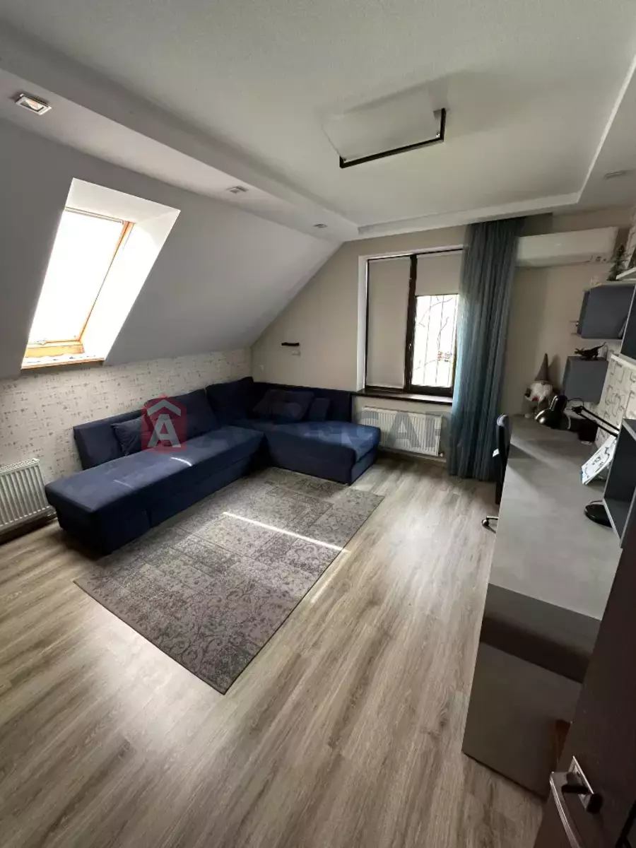 �������, 200 ��.�. ���� 12