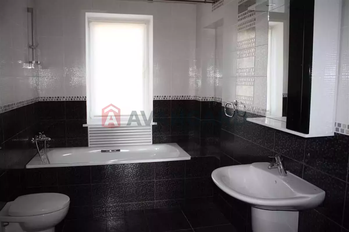 �������, 240 ��.�. ���� 11