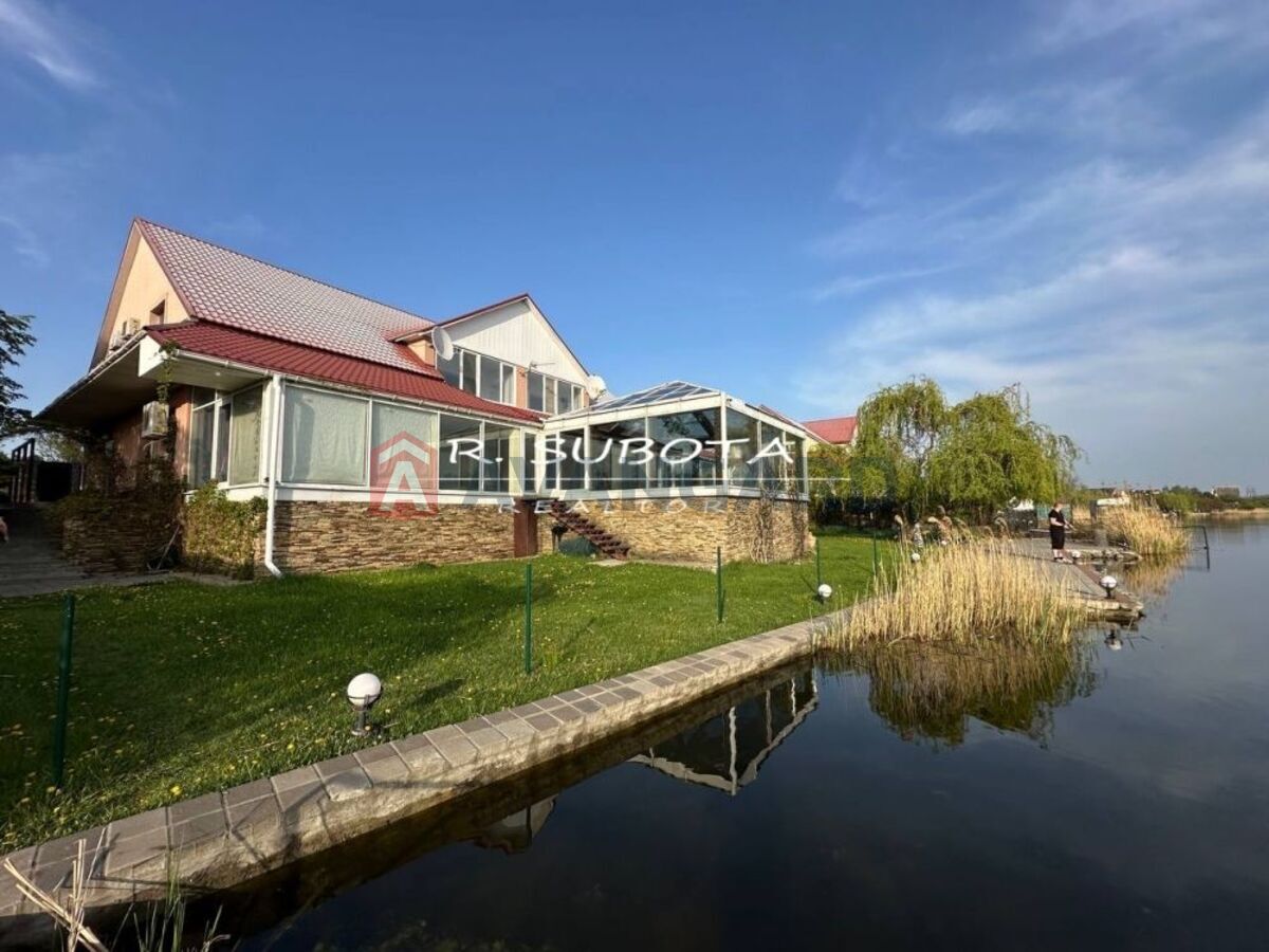 �������, 550 ��.�. ���� 4