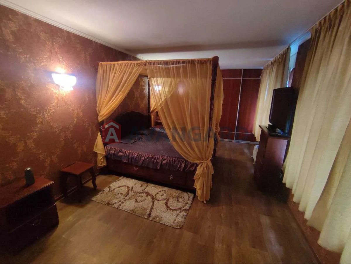 �������, 100 ��.�. ���� 2