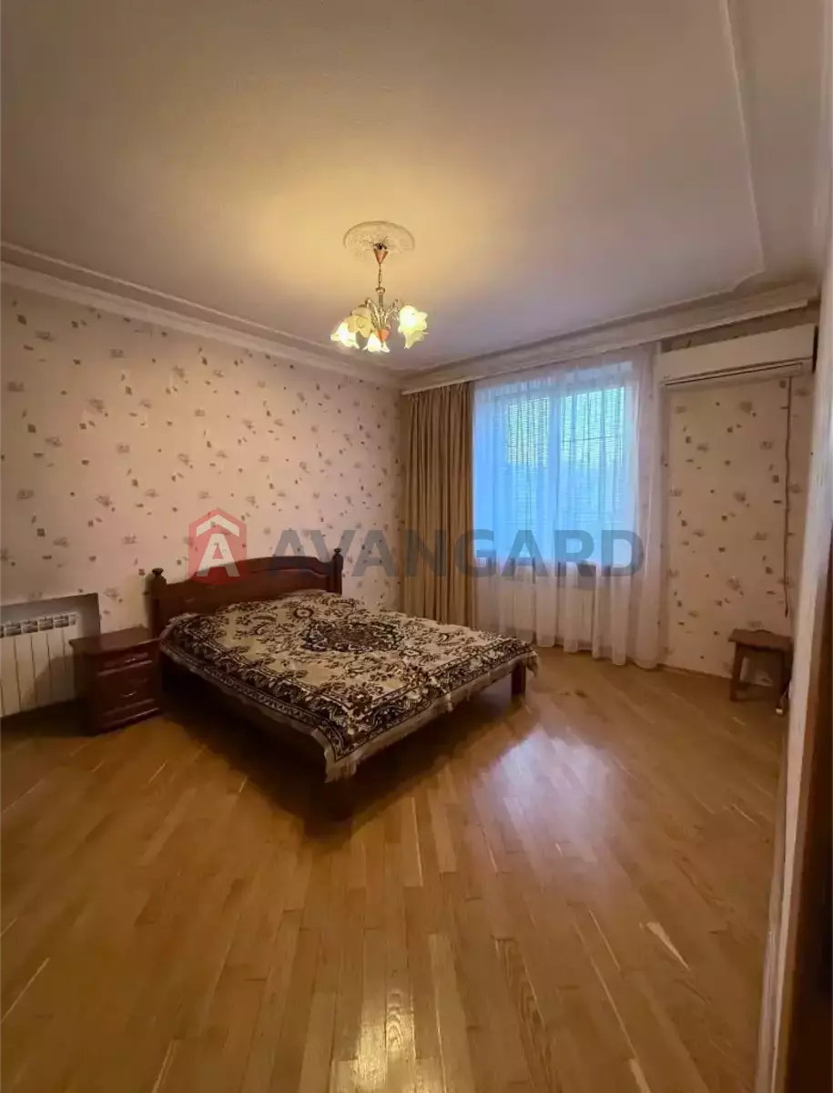 �������, 105 ��.�. ���� 8