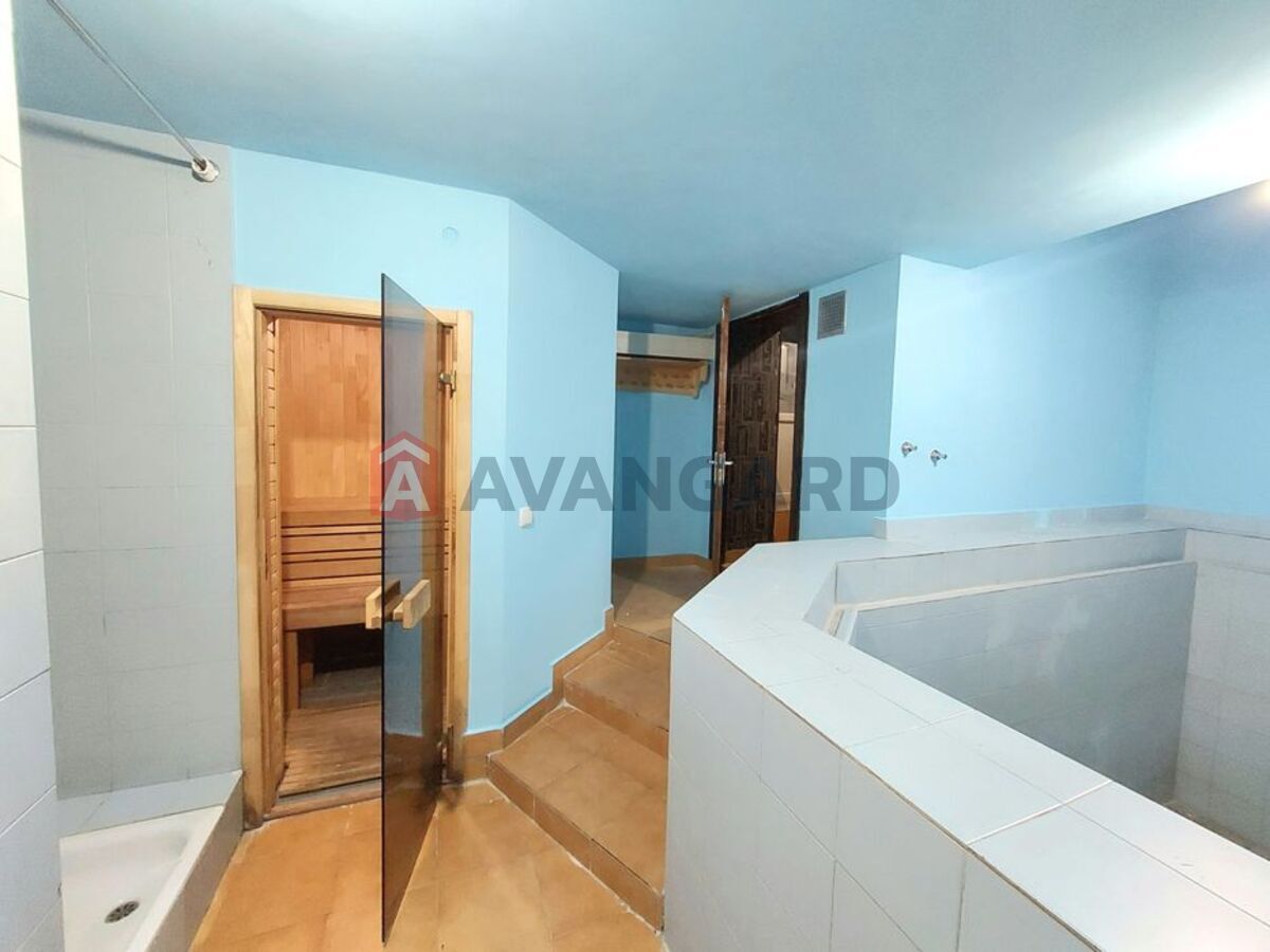 �������, 350 ��.�. ���� 19