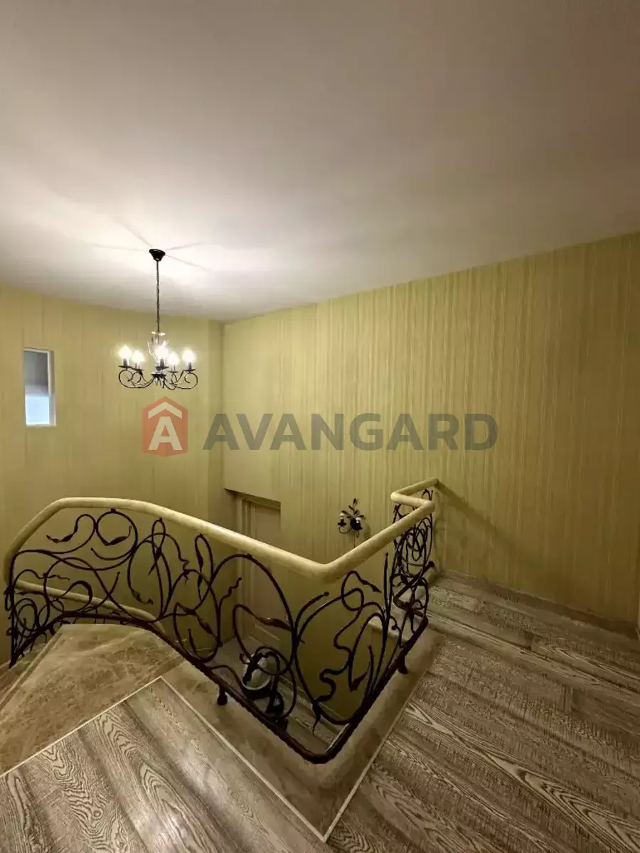 �������, 800 ��.�. ���� 9