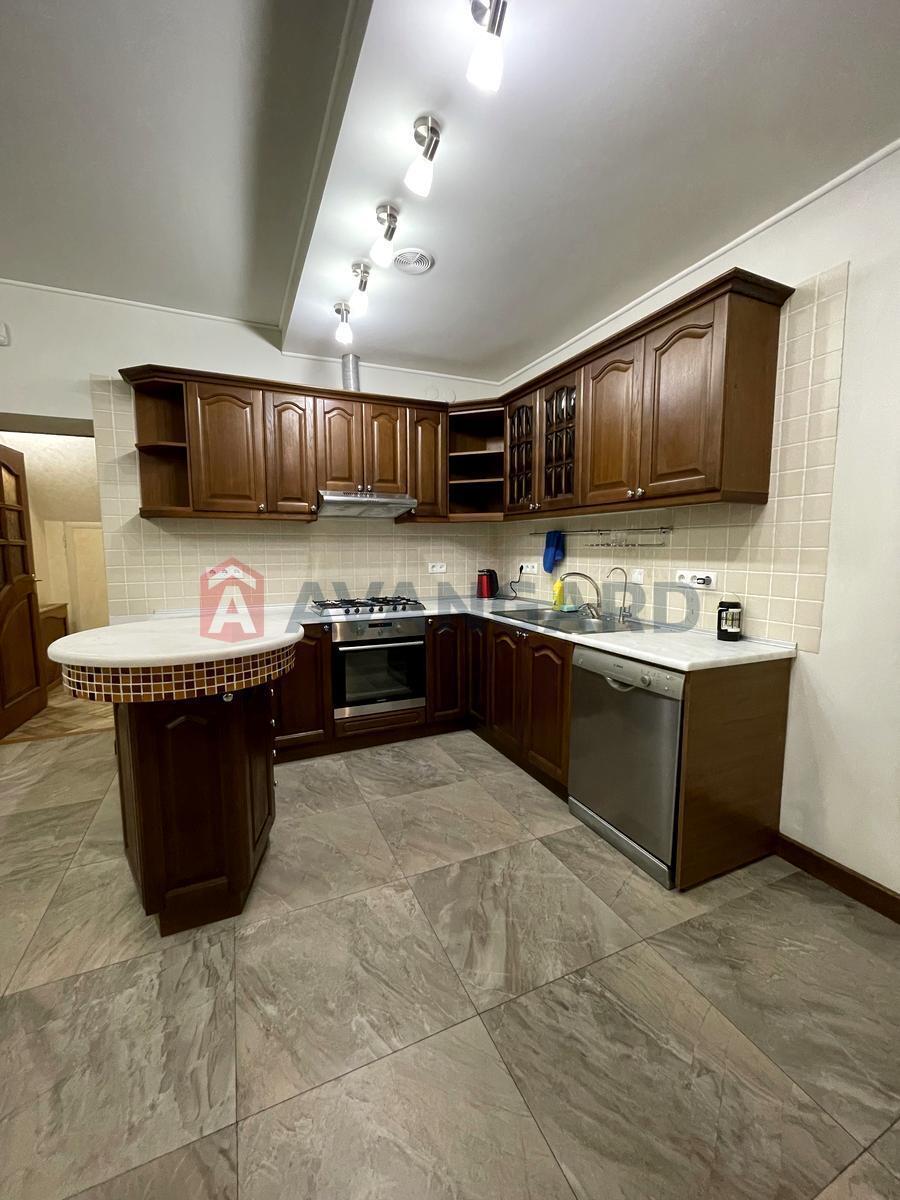 �������, 300 ��.�. ���� 3