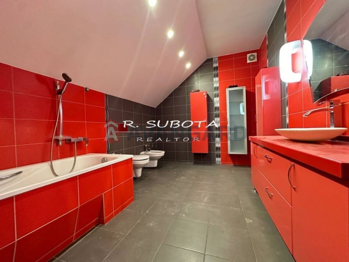 �������, 550 ��.�. ���� 10