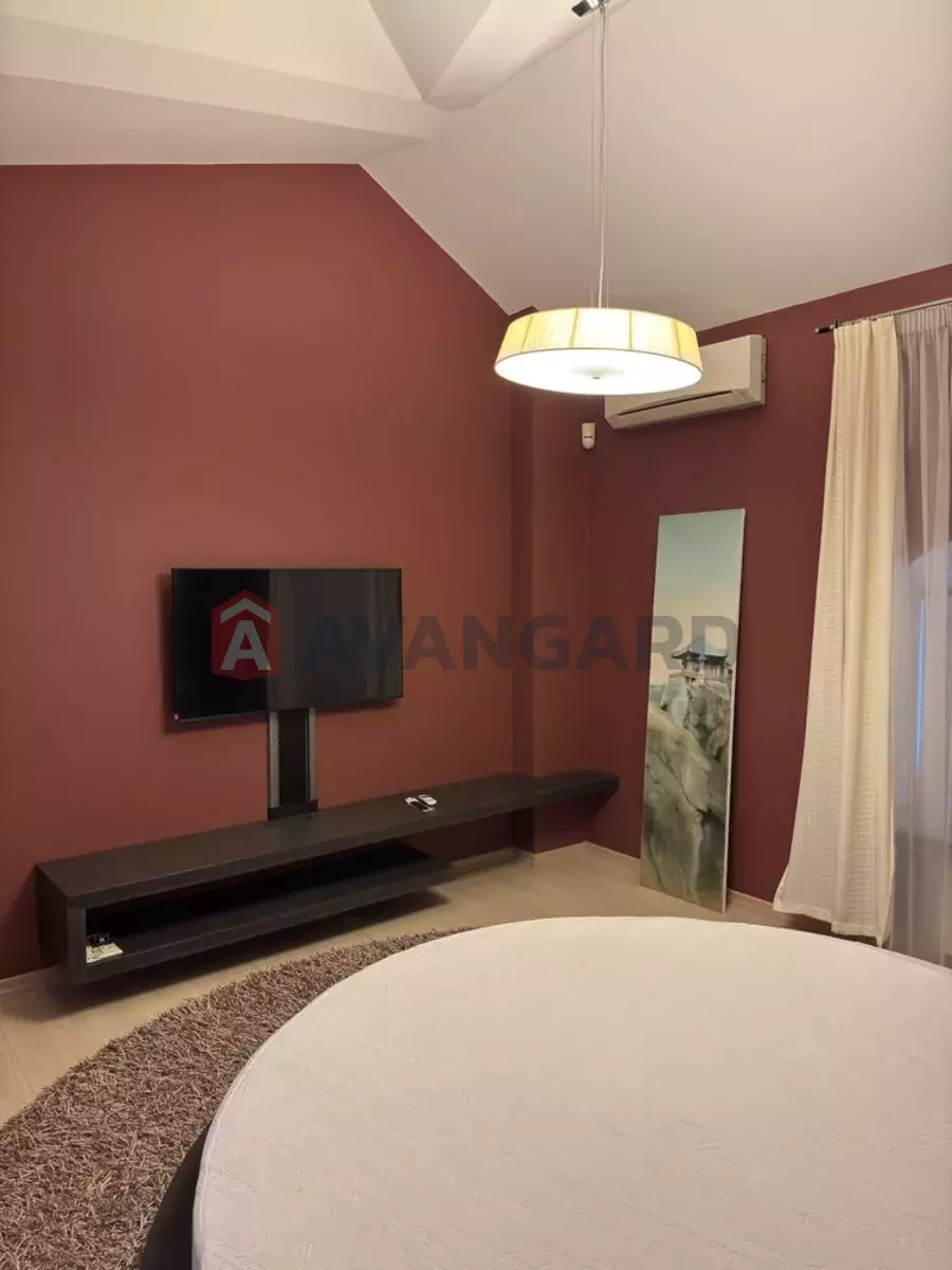 �������, 300 ��.�. ���� 19