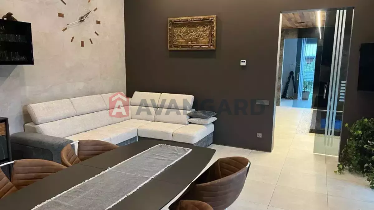 �������, 380 ��.�. ���� 21