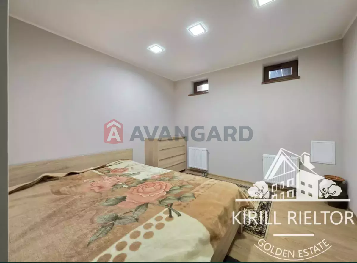 �������, 300 ��.�. ���� 17