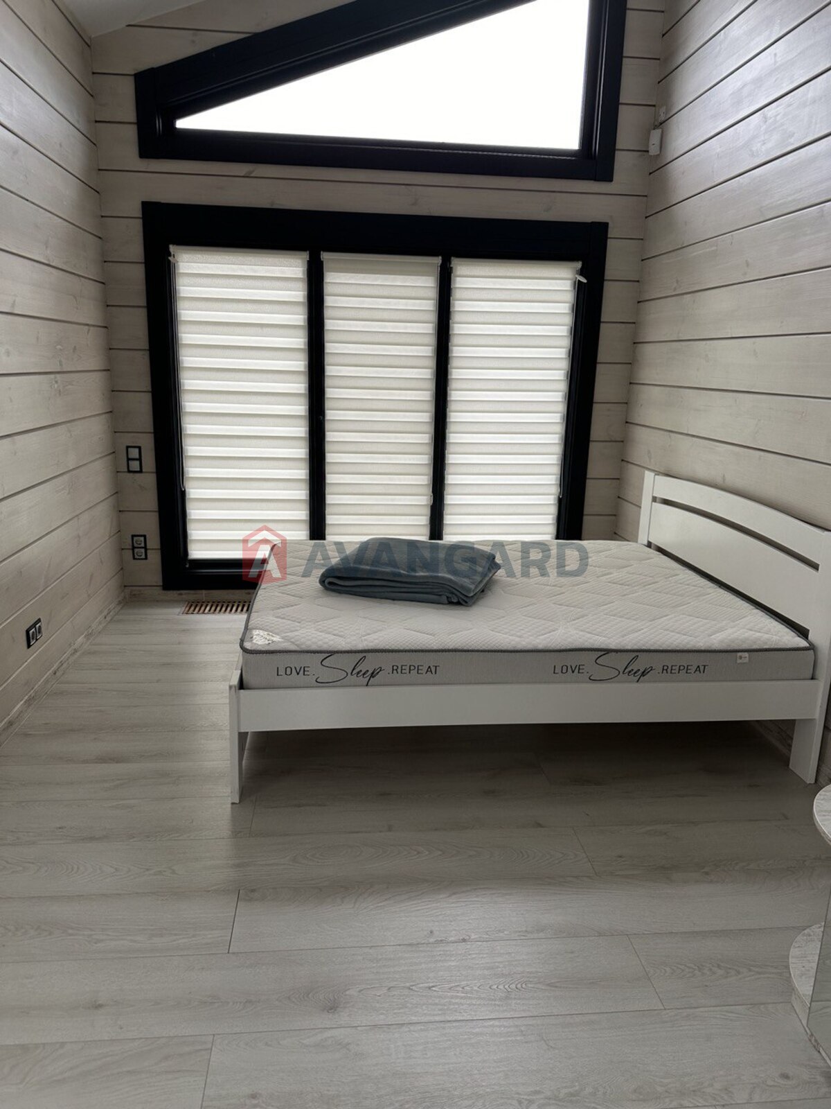 �������, 180 ��.�. ���� 16