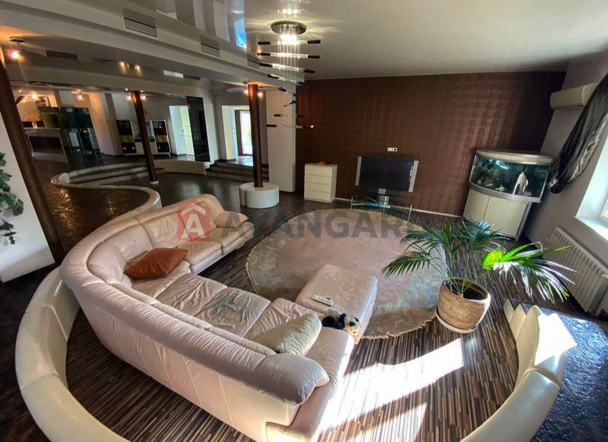 �������, 550 ��.�. ���� 1