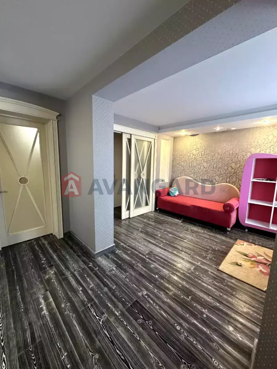 �������, 800 ��.�. ���� 10