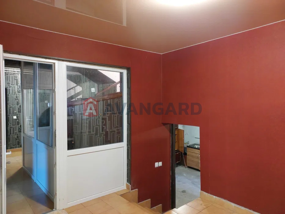 �������, 350 ��.�. ���� 4