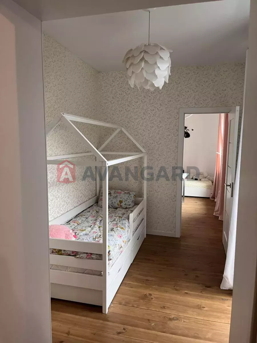 �������, 100 ��.�. ���� 8