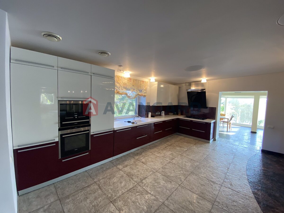 �������, 550 ��.�. ���� 16