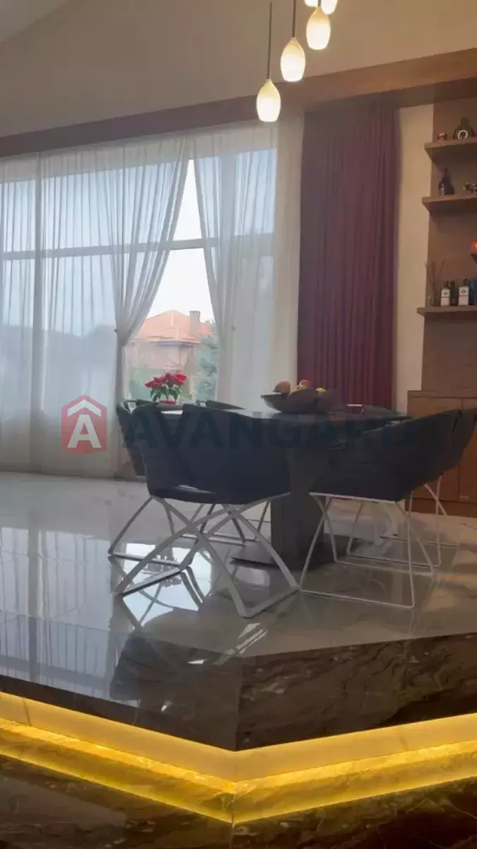 �������, 380 ��.�. ���� 18