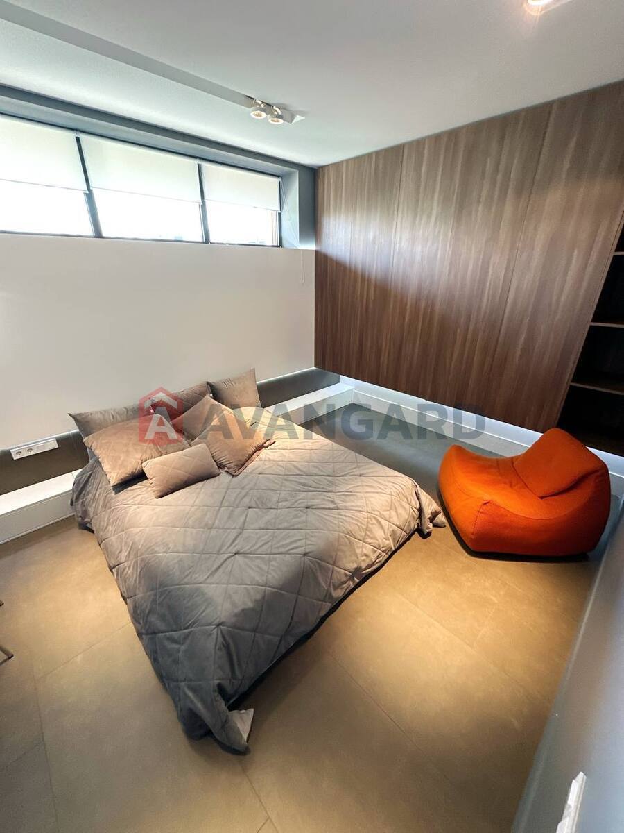 �������, 300 ��.�. ���� 18