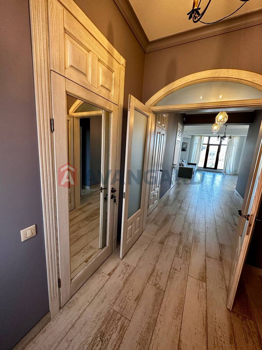 �������, 300 ��.�. ���� 9