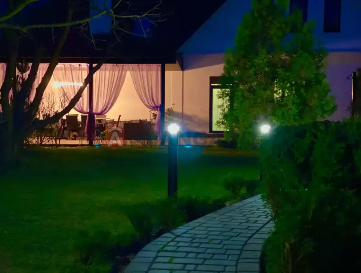 �������, 200 ��.�. ���� 9