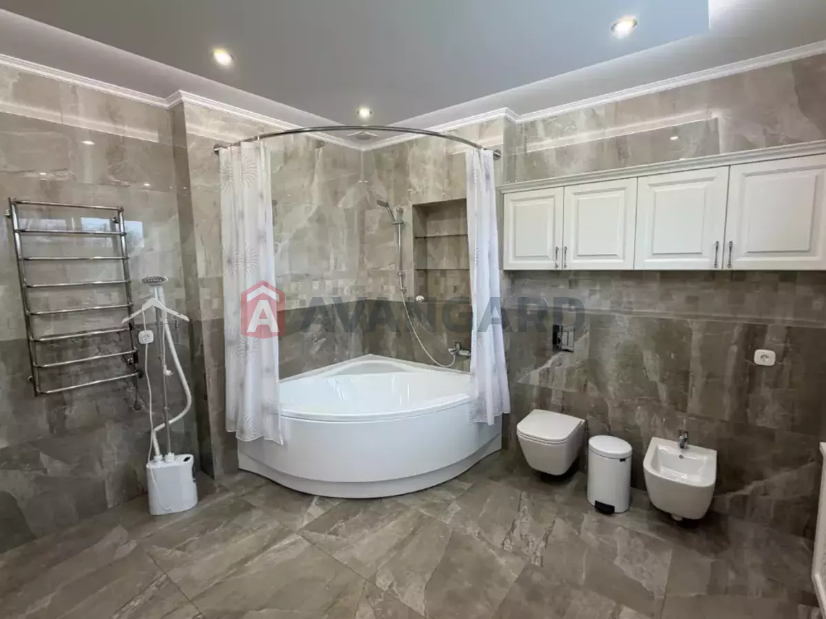 �������, 216 ��.�. ���� 13