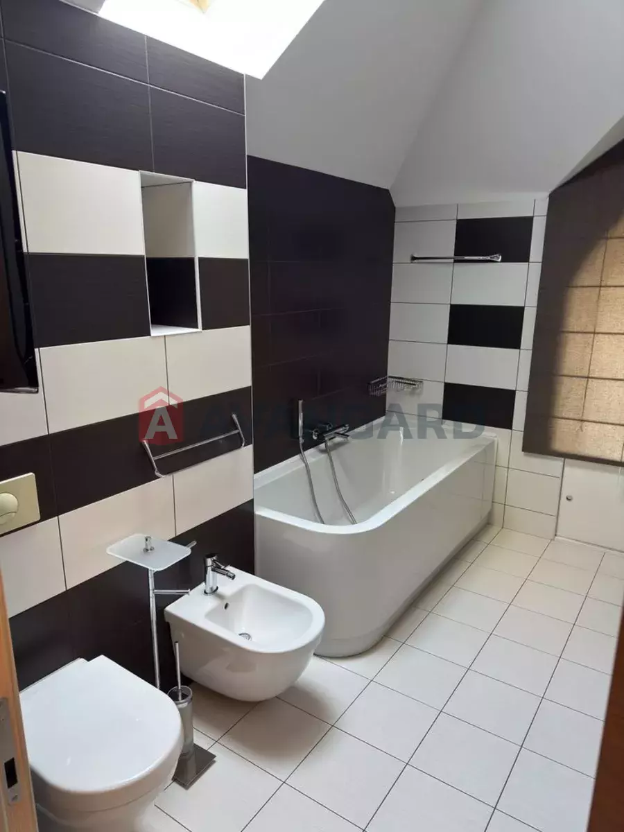 �������, 300 ��.�. ���� 21