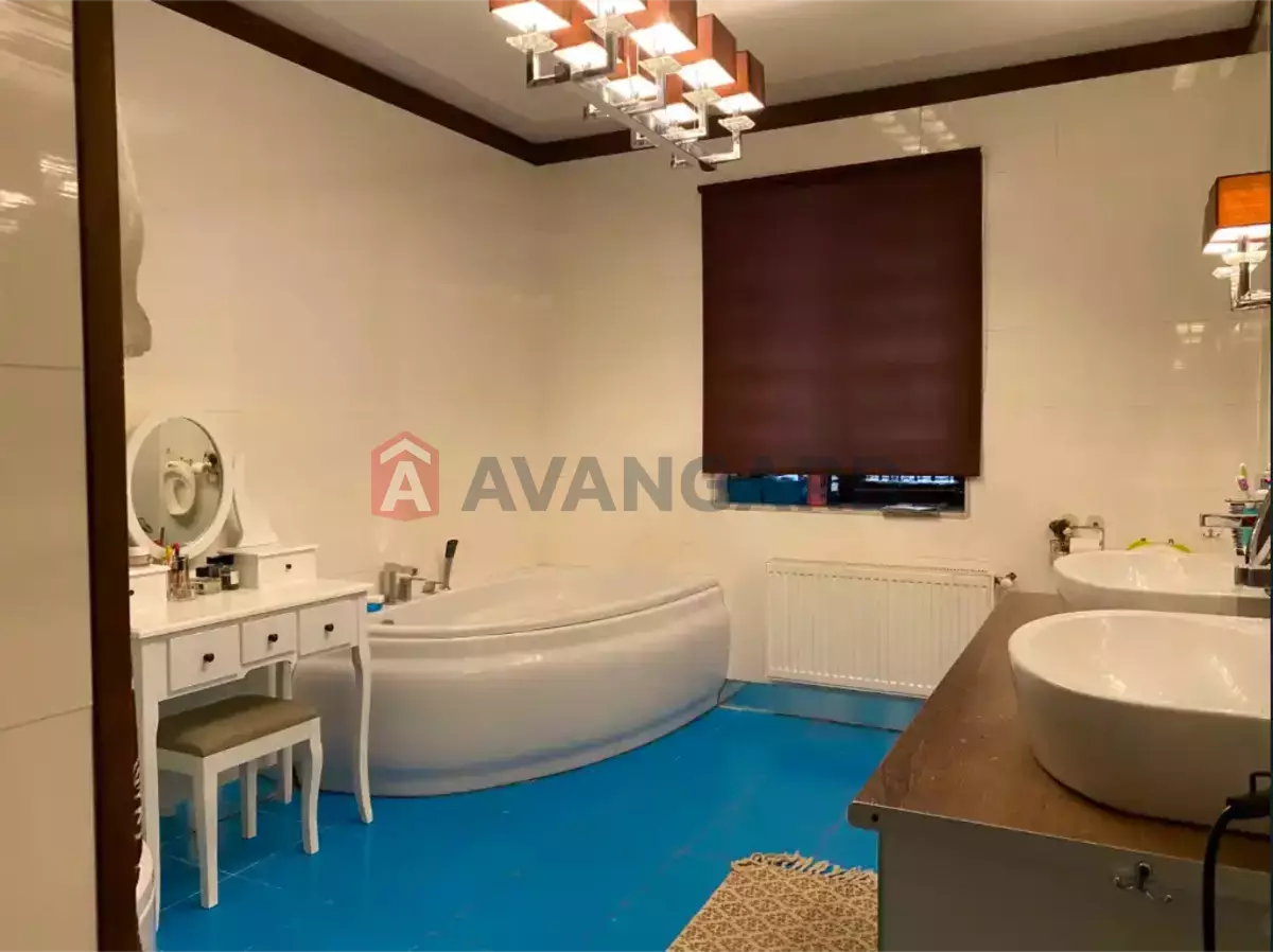 �������, 200 ��.�. ���� 13