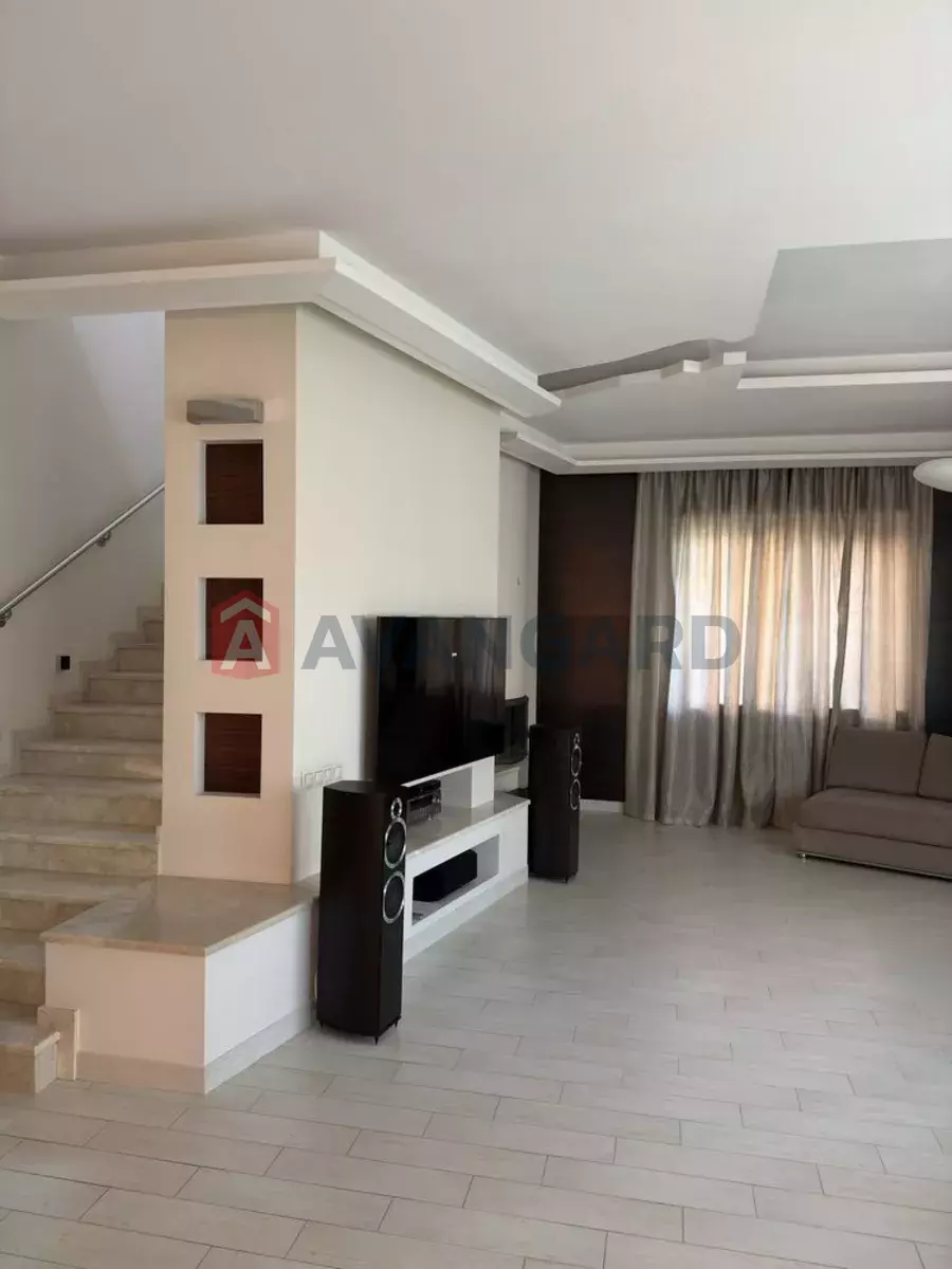 �������, 300 ��.�. ���� 11