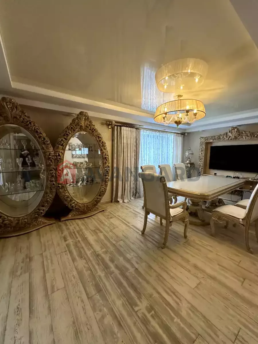 �������, 800 ��.�. ���� 4